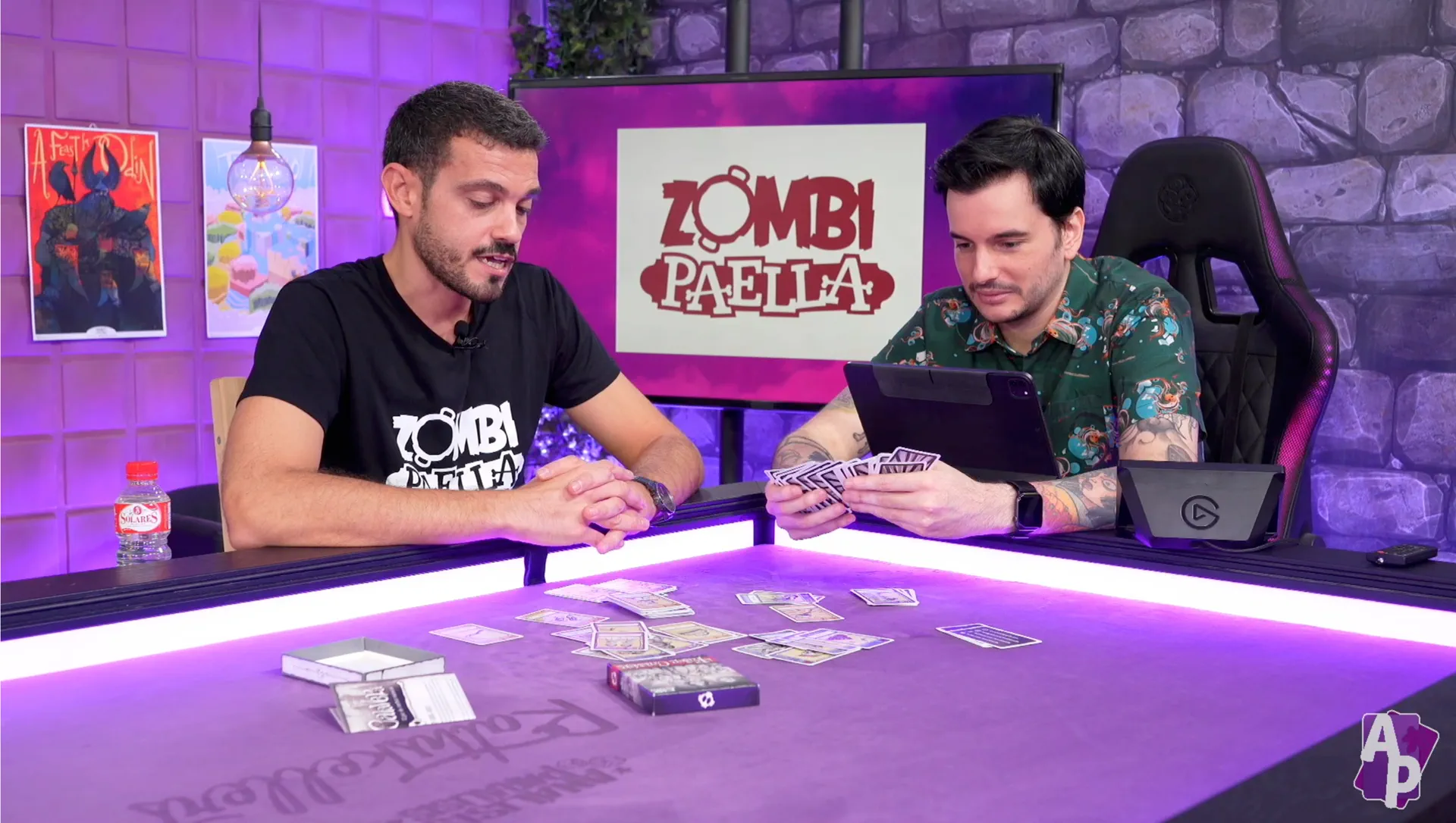 Maquetació de tauler i reglament d'un joc de taula de Zombi Paella